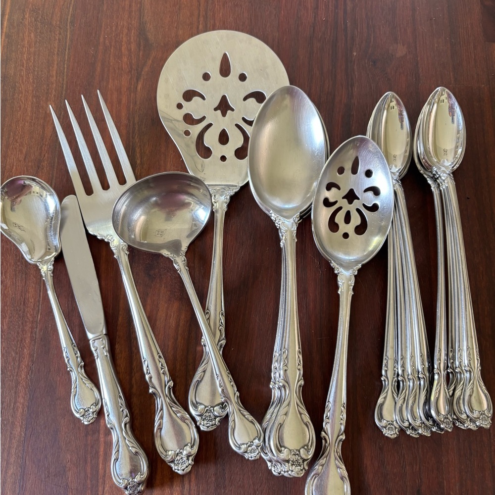 Lyons Queens Fancy Hostess set